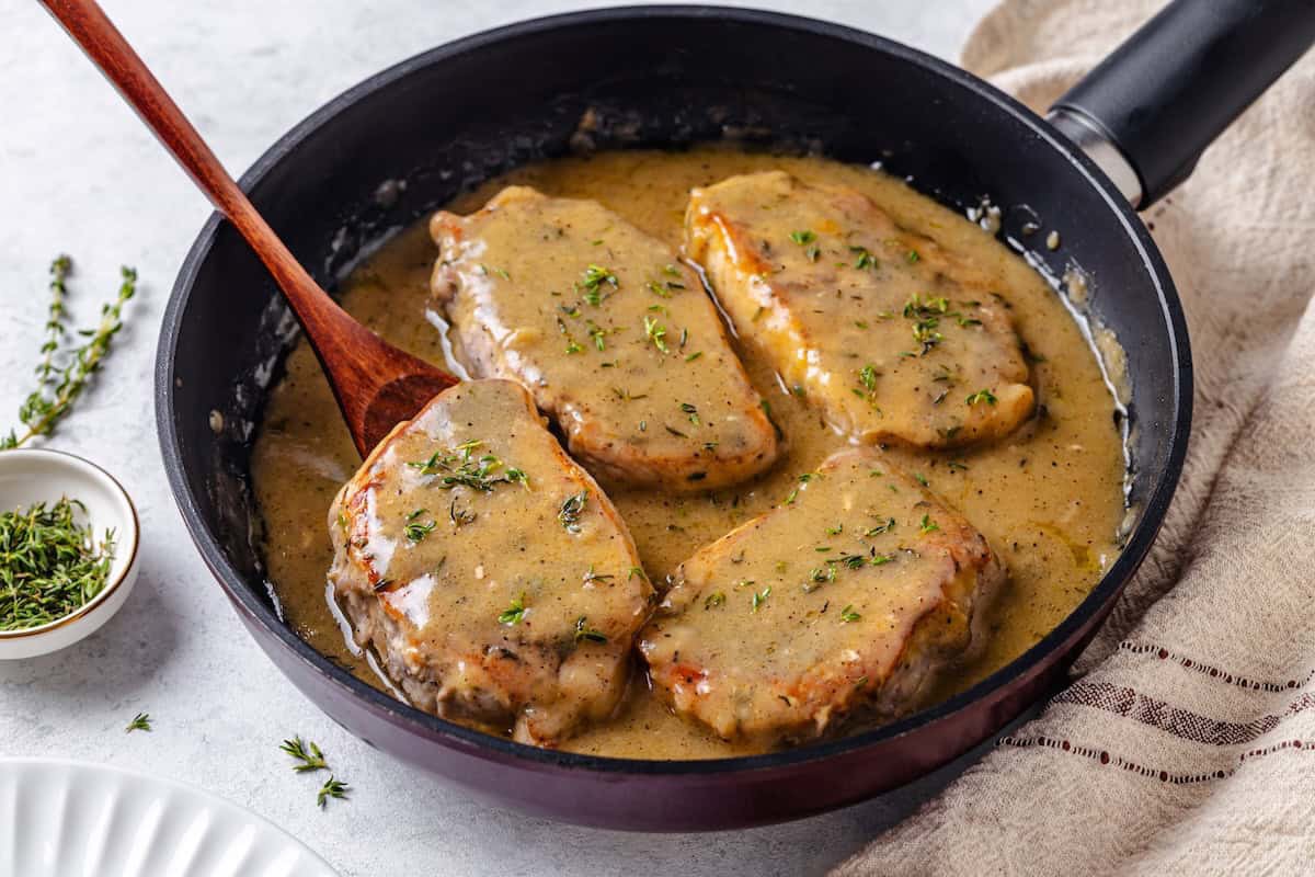 Easy Skillet Pork Chops with Gravy